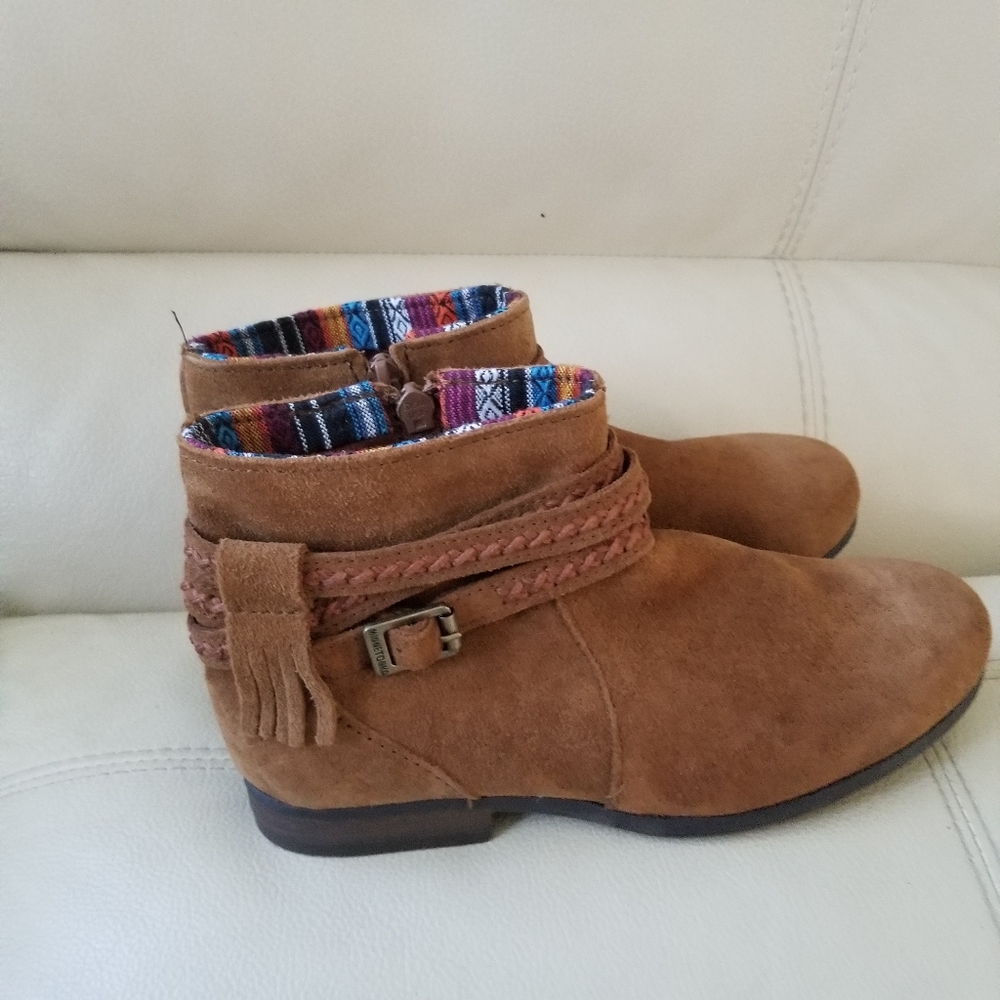 Minnetonka Booties Size 6 - image 6